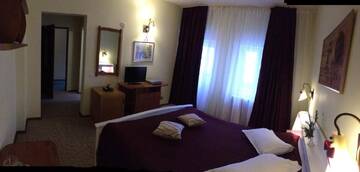 Фото номера Двухместный номер с 1 кроватью и балконом Отель Hotel Bucegi Portile Regatului г. Пырыул-Рече 7